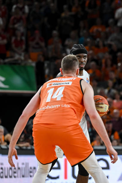 高舞台上的 高舞台上的