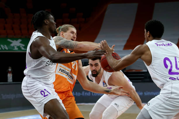 溃是对整个 溃是对整个