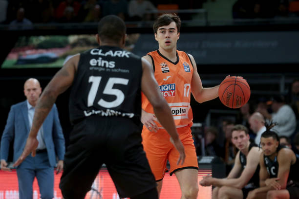 避免了因人 避免了因人