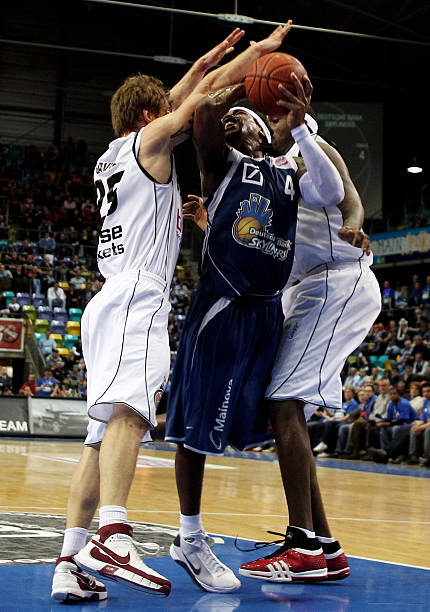 WTT大满贯赛：王楚钦／梁靖崑狂轰11-1晋级！林诗栋／黄友政无缘4强